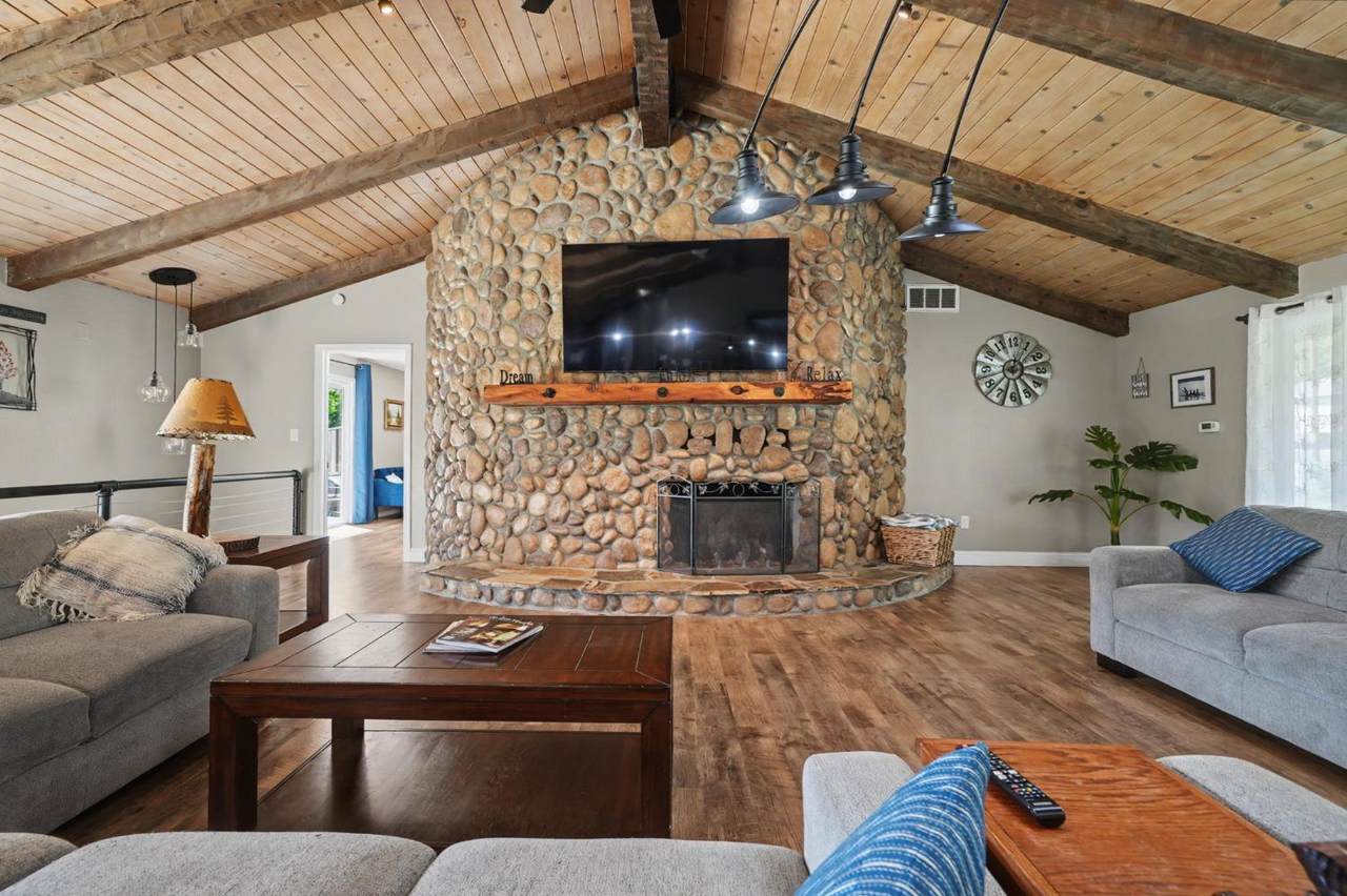 https://bt-photos.global.ssl.fastly.net/sacramento/1280_boomver_2_561061173-2.jpg