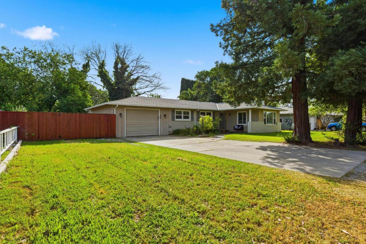 930 Jones Rd - Photo 1