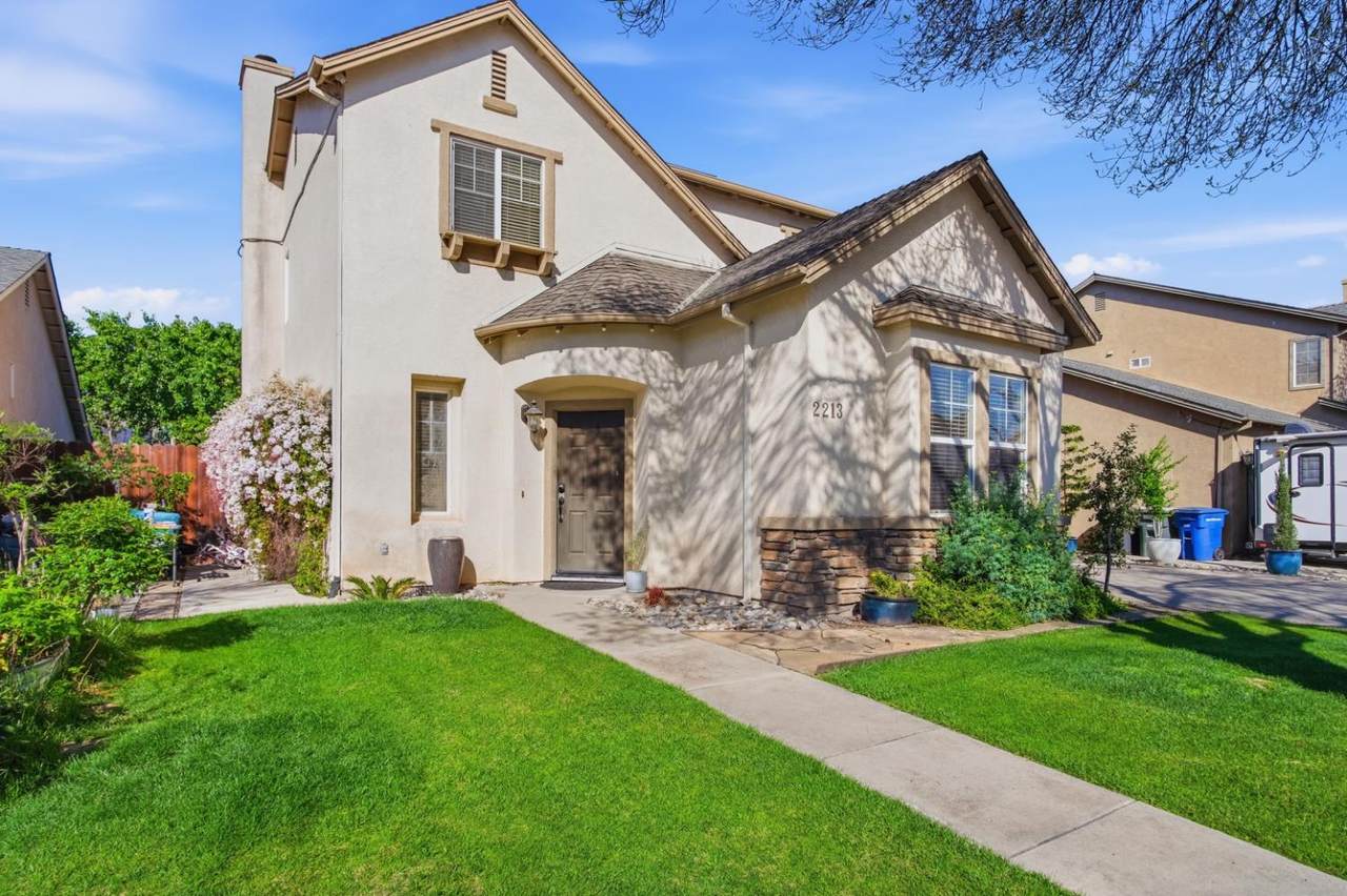 2213 Lionudakis Court - Photo 1