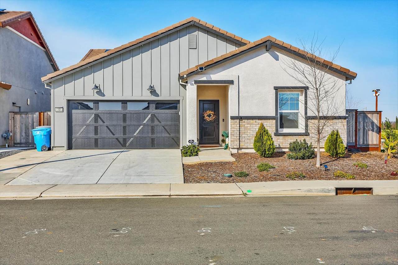 1101 Elm Terrace Way - Photo 1