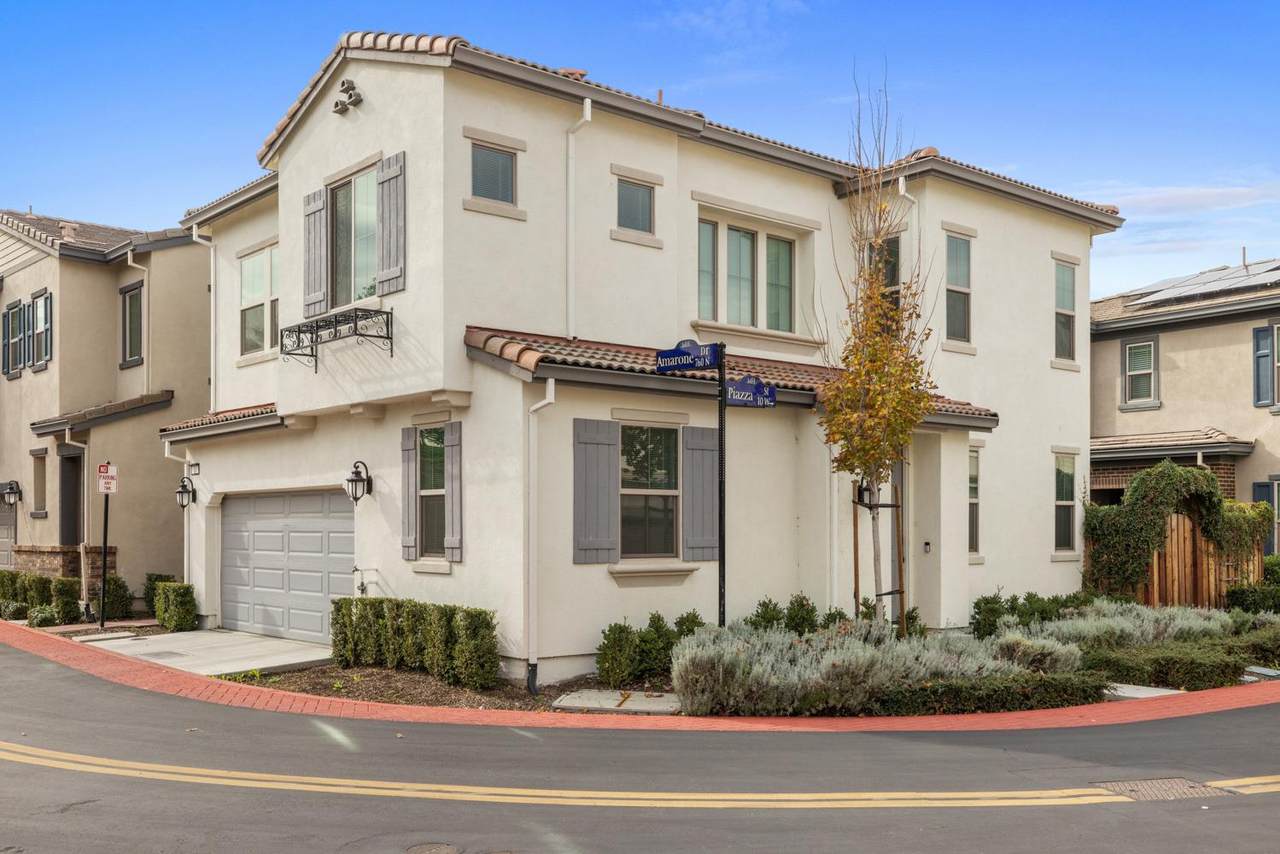 10 Piazza Street - Photo 1