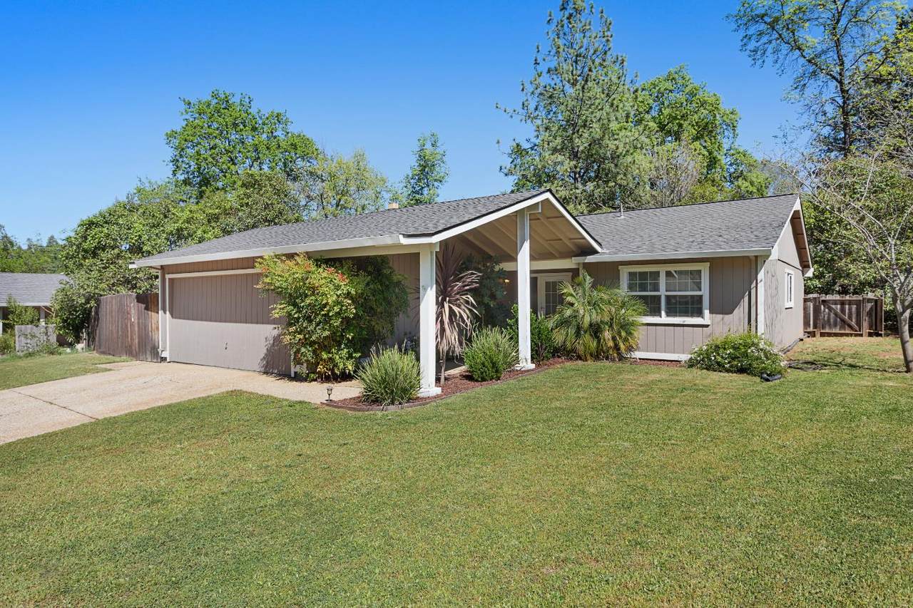 1038 Mikkelsen Drive - Photo 1