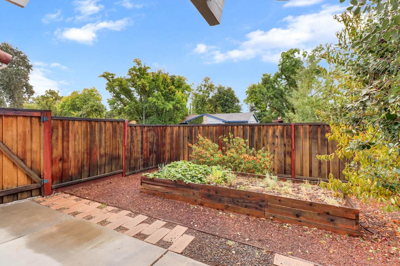 https://bt-photos.global.ssl.fastly.net/sacramento/1280_boomver_1_561064551-2.jpg