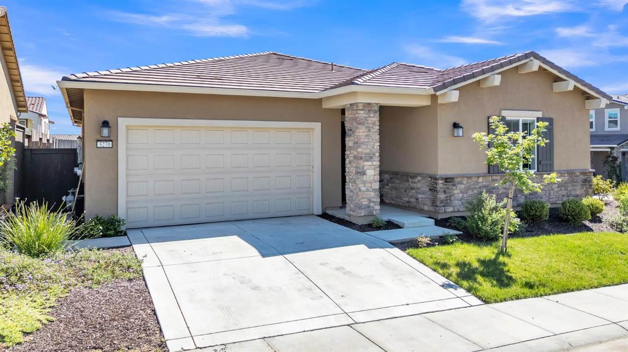 3270 Garden Terrace Drive - Photo 1