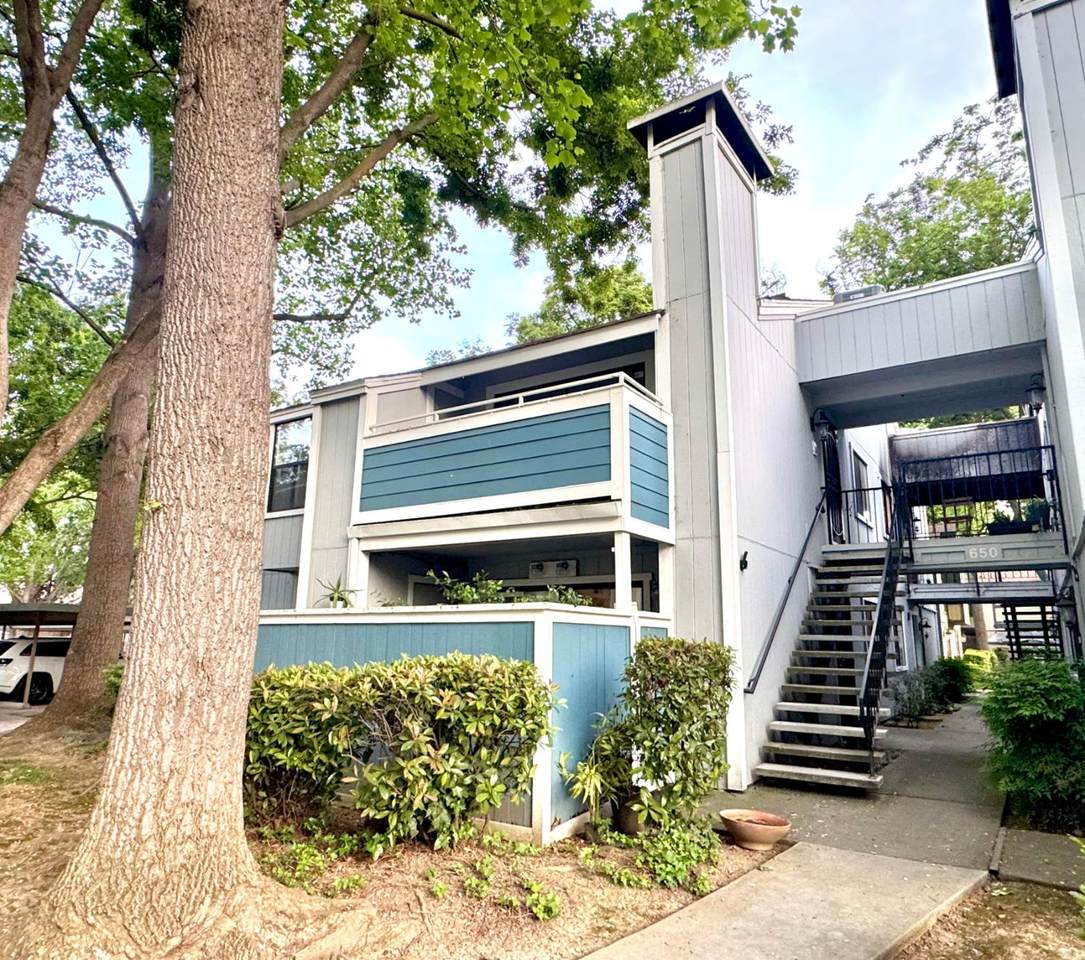650 Del Verde Circle - Photo 1