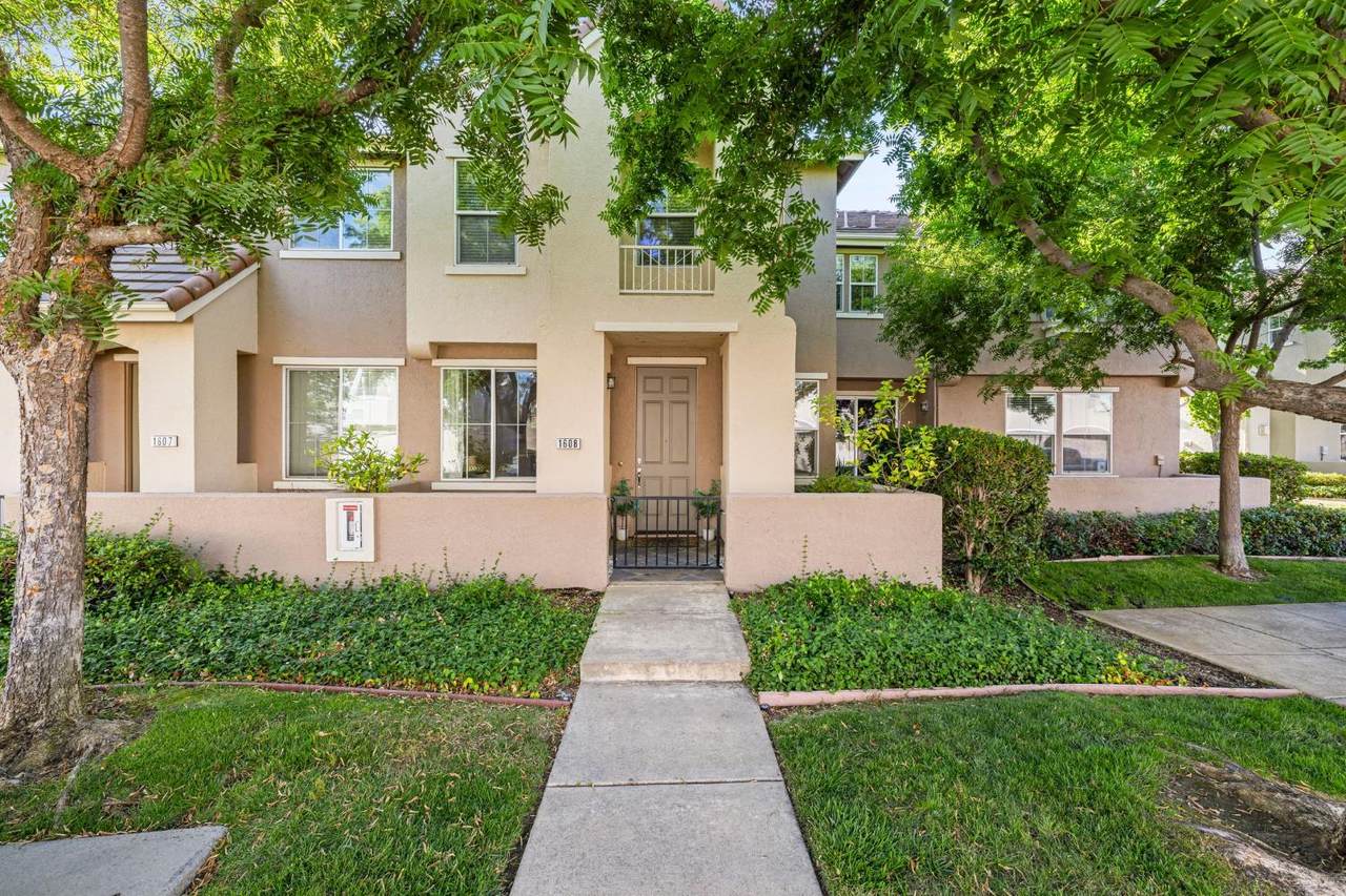1608 Esplanade Cir - Photo 1