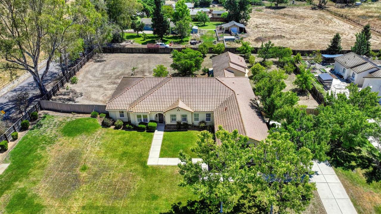 8001 Stallion Way - Photo 1