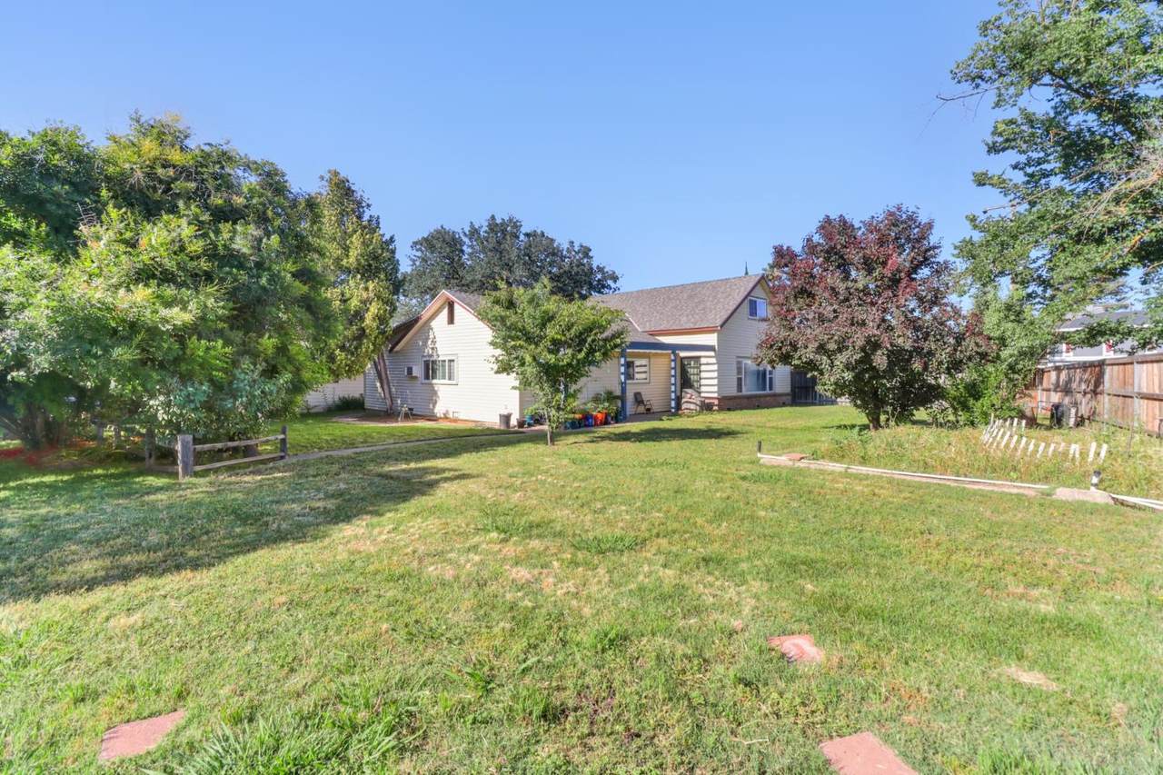 2740 El Caprice Drive - Photo 1