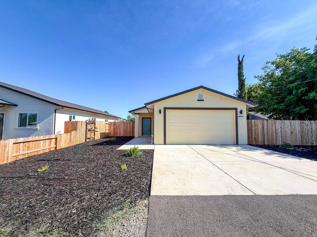 1527 9th Avenue - Photo 1