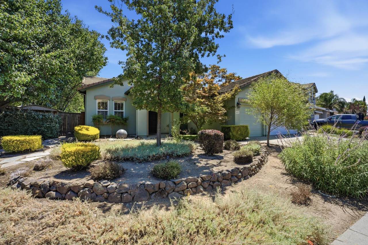 6472 Camellia Point Way - Photo 1
