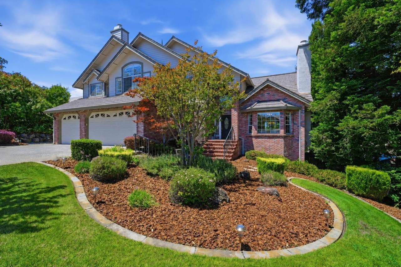112 Woodsmoke Way - Photo 1