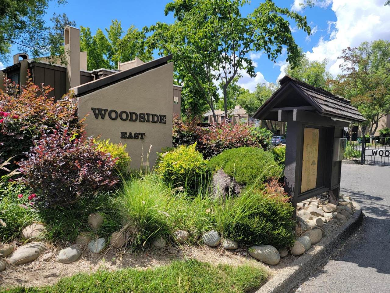 722 Woodside Lane E - Photo 1