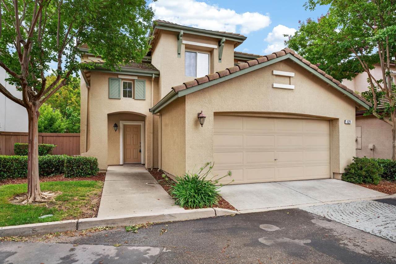 121 Anjou Circle - Photo 1