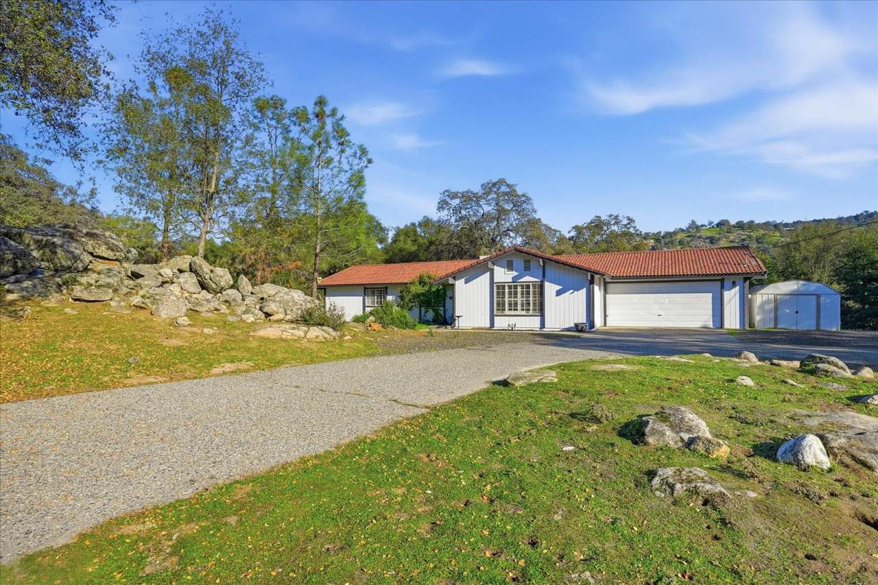 31083 Moccassin Court - Photo 1