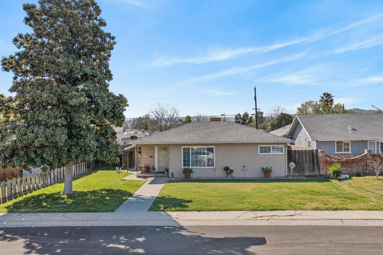 425 University Avenue - Photo 1
