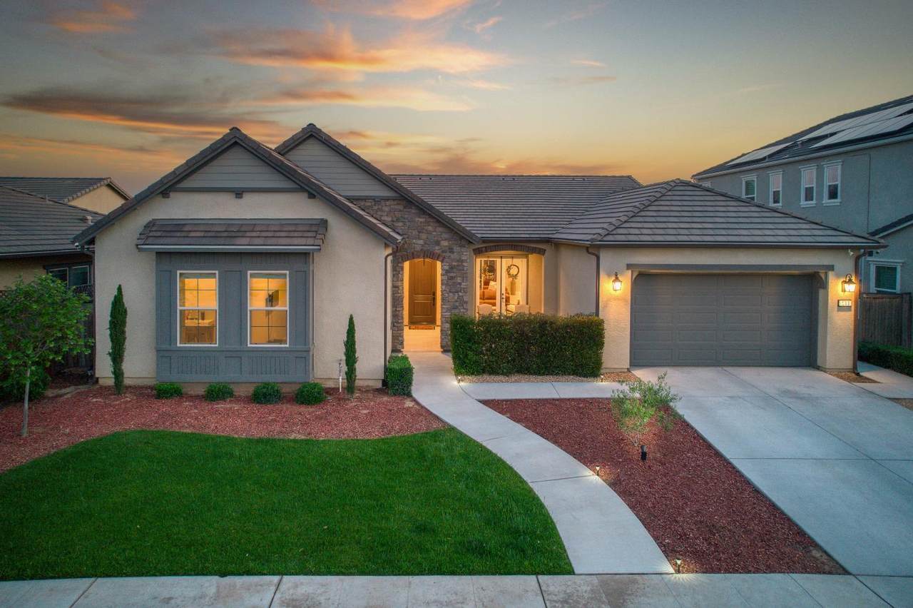 598 Crescent Lane - Photo 1