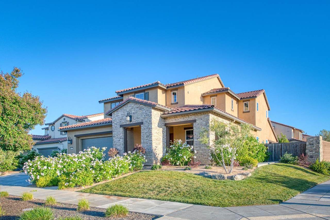 912 Vineyard Court - Photo 1