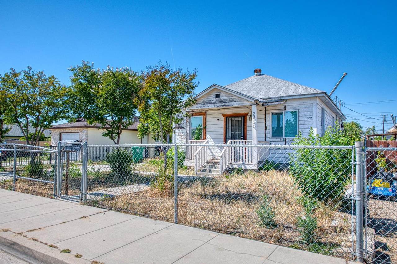 2450 Knowles Street - Photo 1