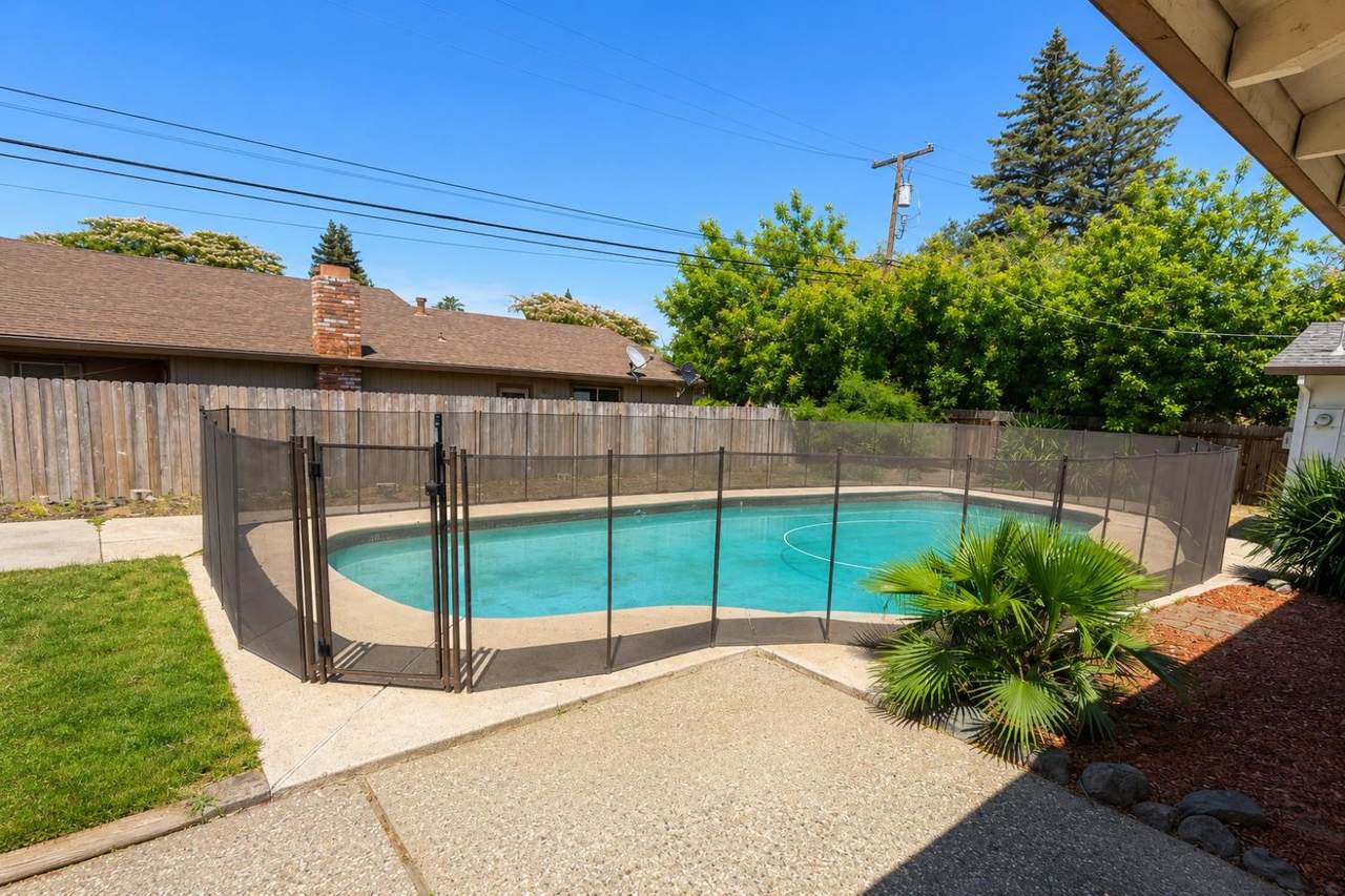 https://bt-photos.global.ssl.fastly.net/sacramento/1280_boomver_1_561170634-2.jpg
