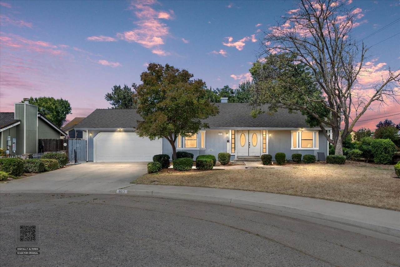 813 Holiday Way - Photo 1