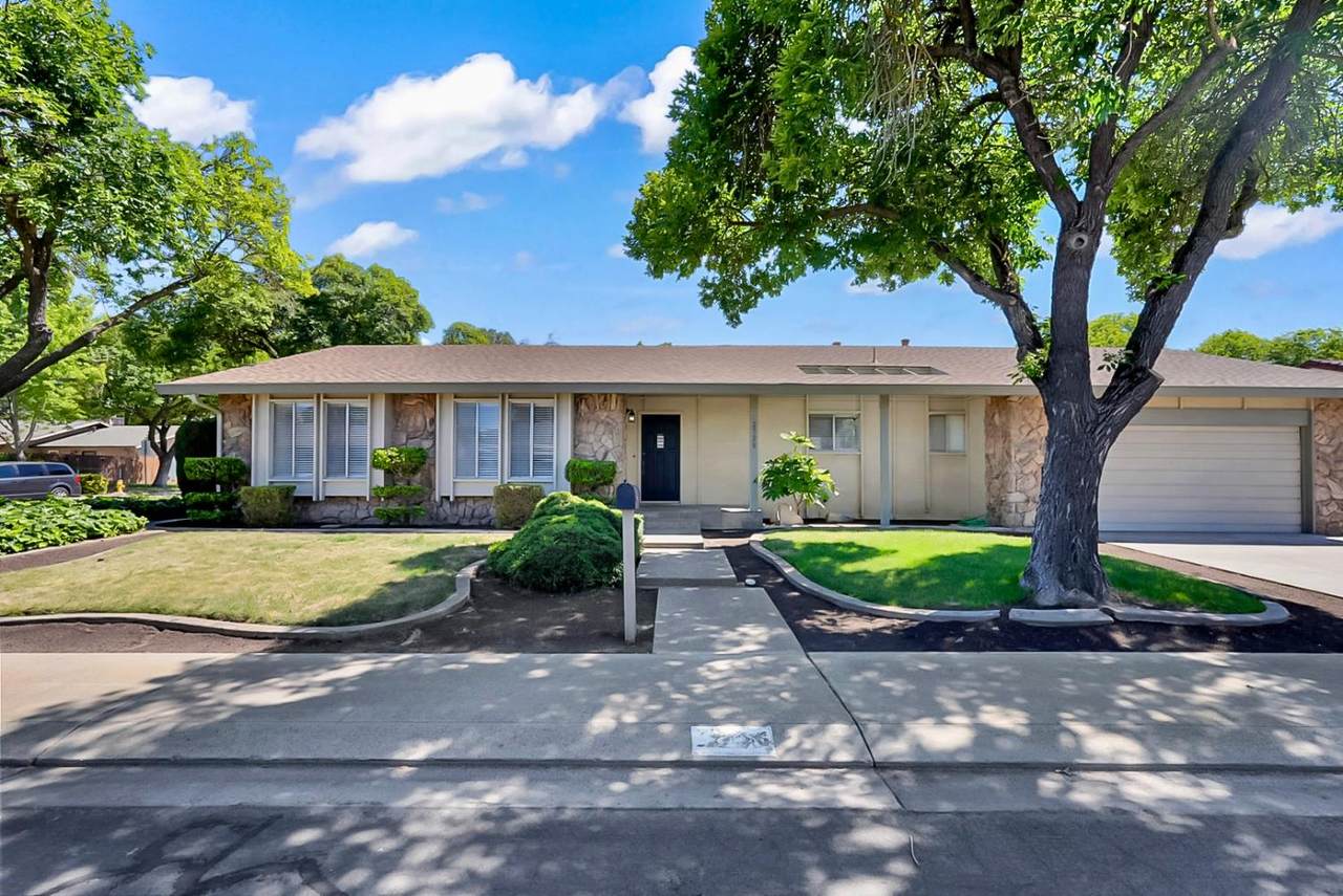 2720 Harvest Road - Photo 1
