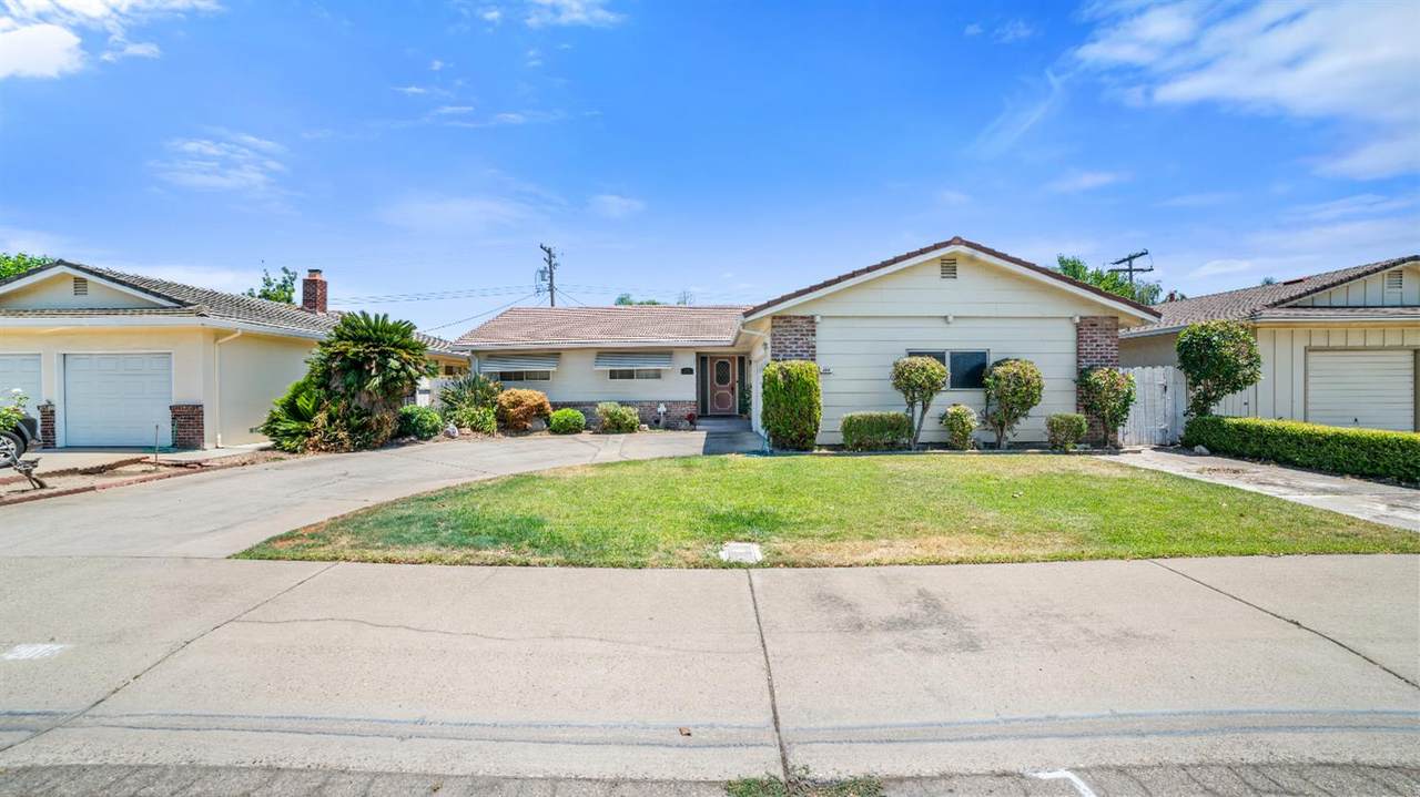 206 Benson Drive - Photo 1