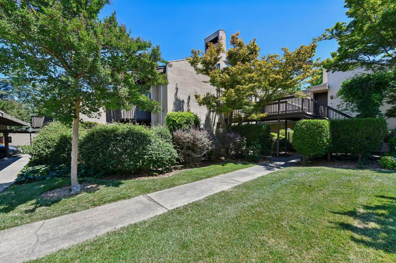 2292 Woodside Lane - Photo 1