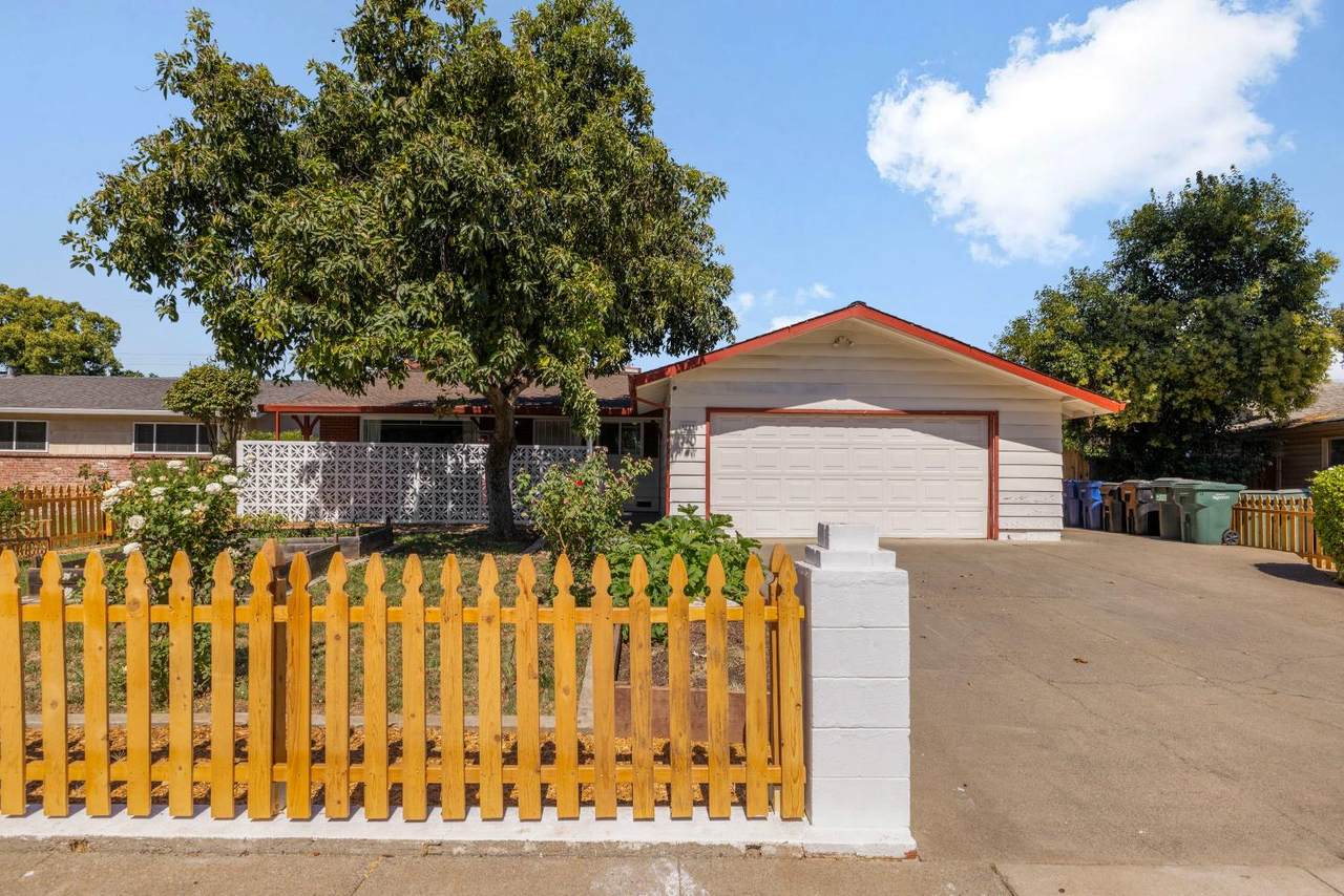 9133 Rosewood Drive - Photo 1