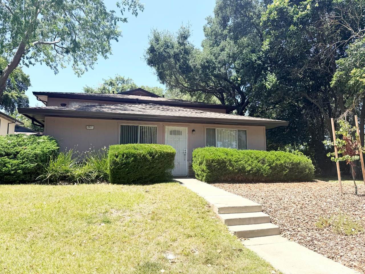 2917 Austin Street - Photo 1