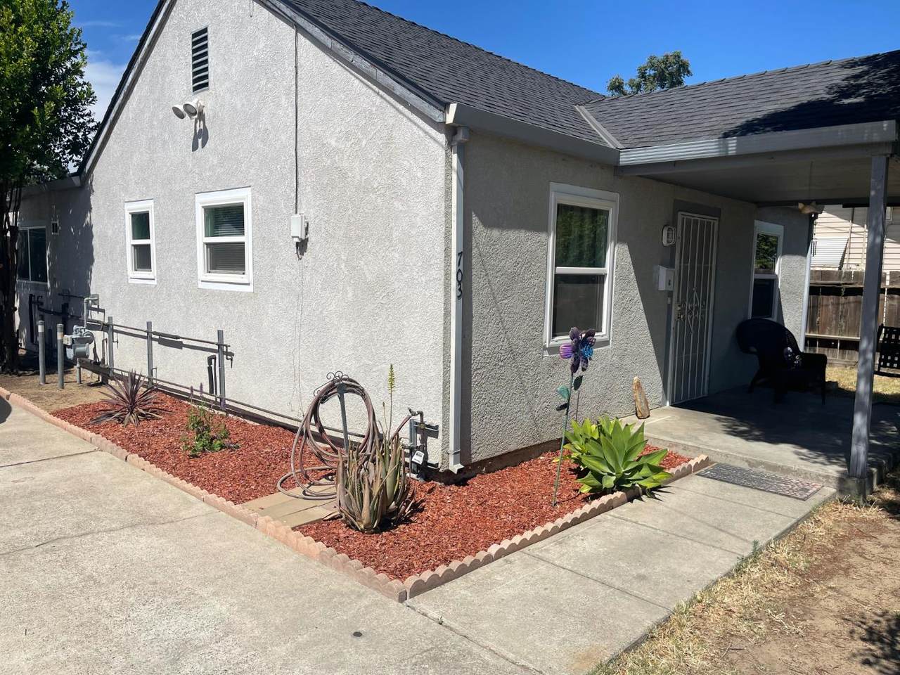 703 Flower Street - Photo 1