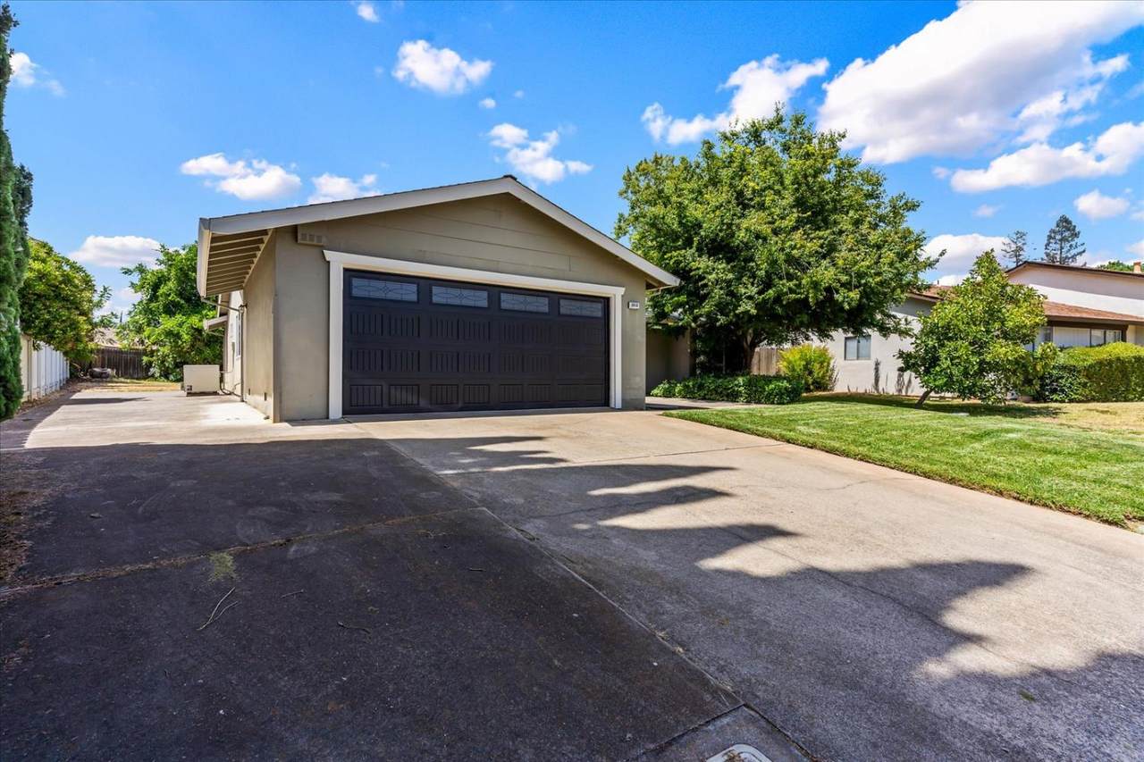 2810 Bogdan Court - Photo 1