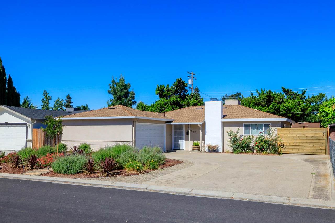 1547 Maddux Avenue - Photo 1