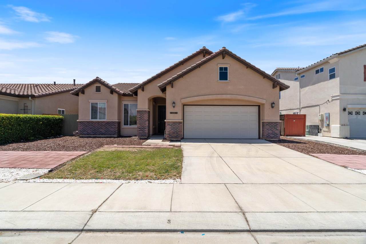 2095 Macedo Street - Photo 1
