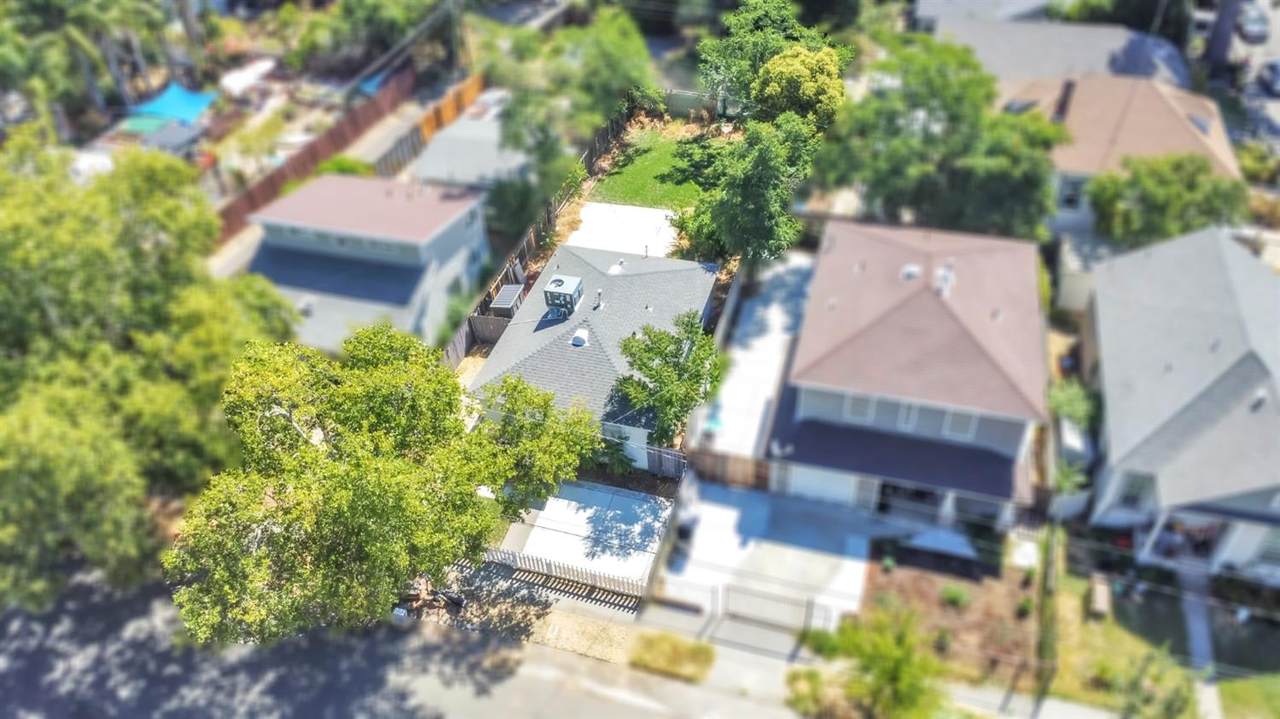 3211 32nd St - Photo 1