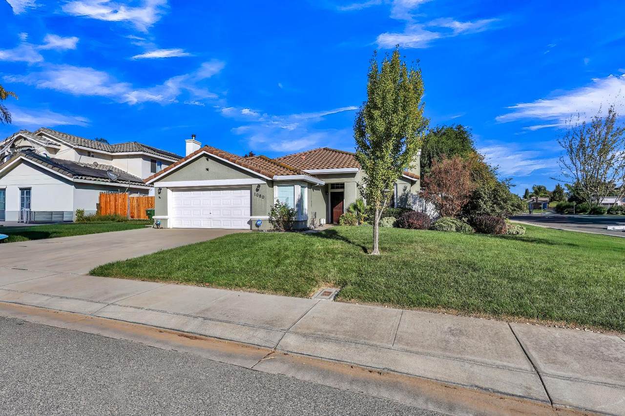 1080 Zumstein Drive - Photo 1