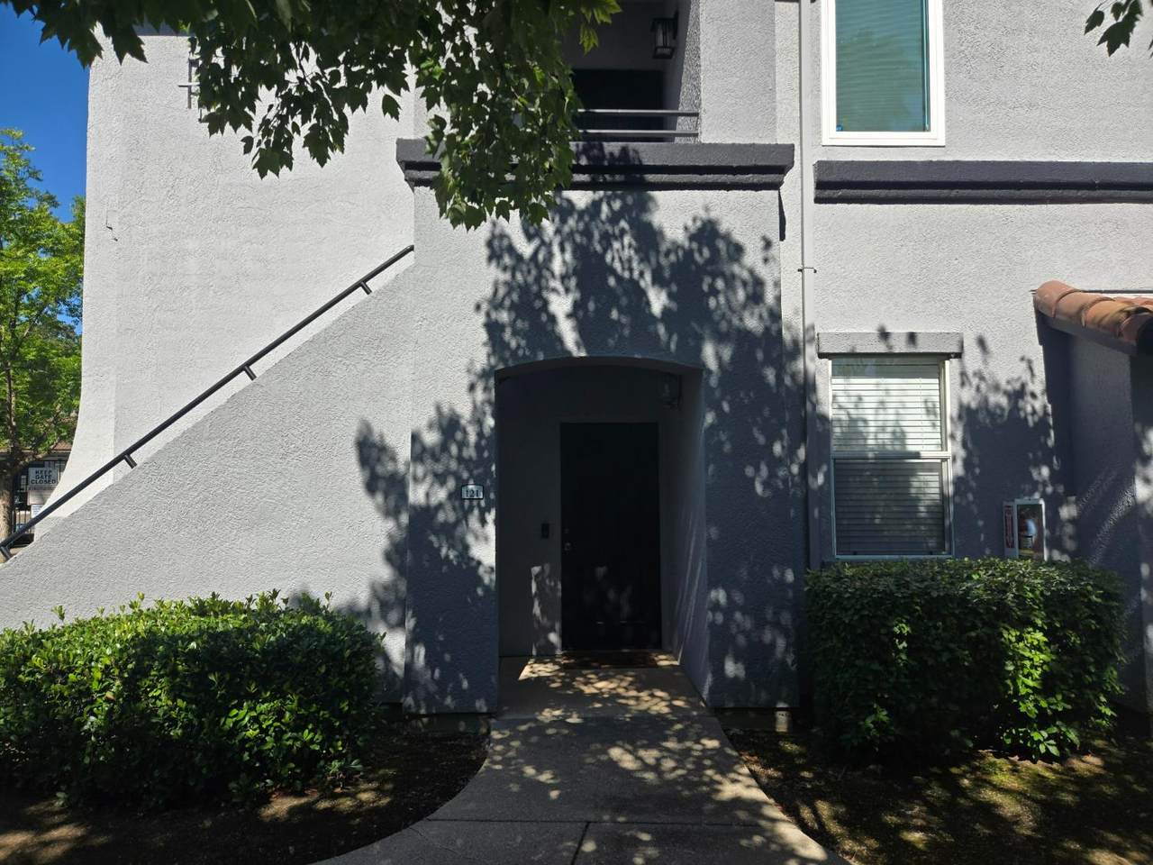 5201 Laguna Oaks Drive - Photo 1