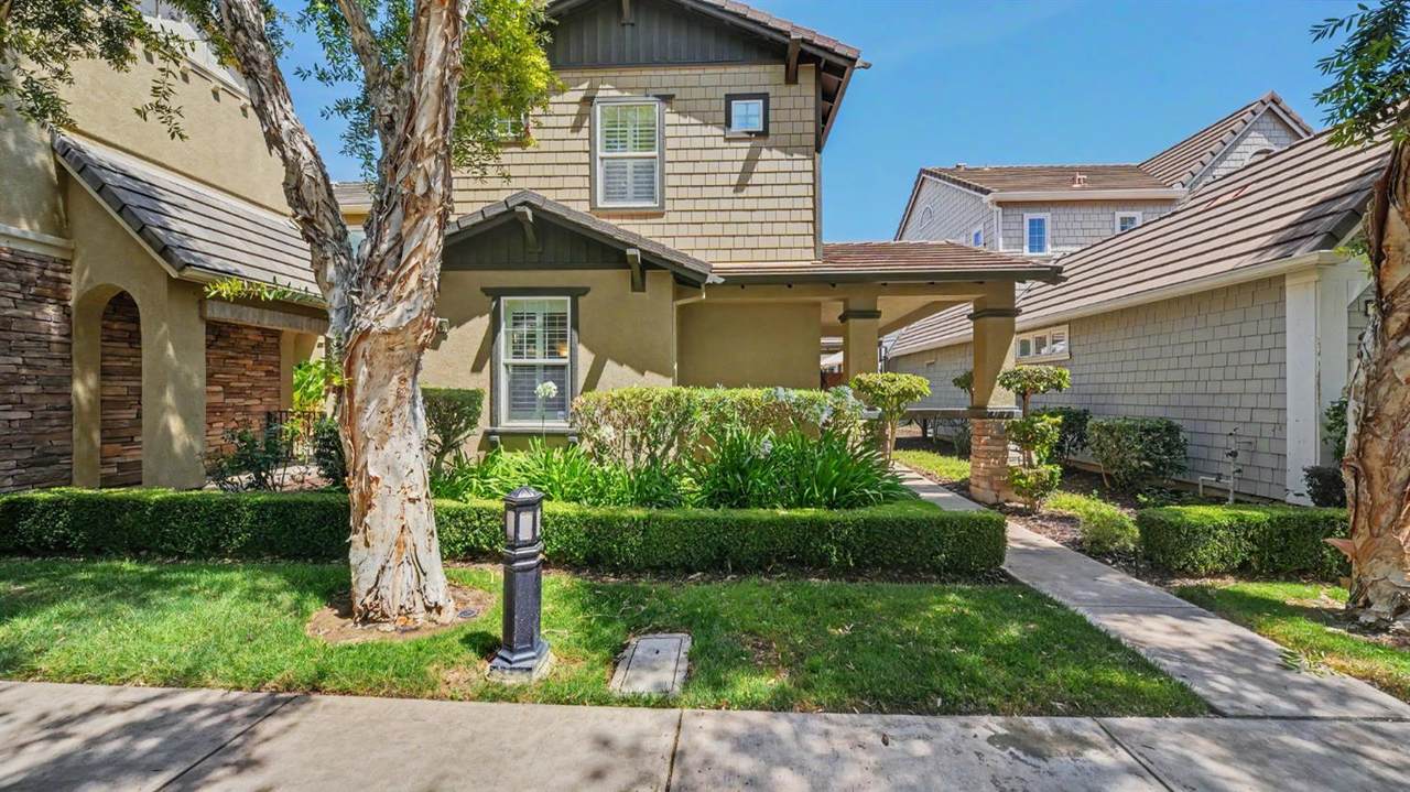 216 Santa Cruz Way - Photo 1