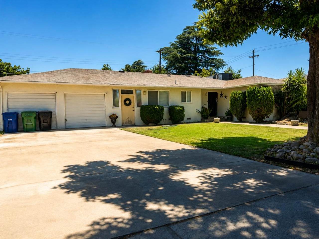 605 Willis Avenue - Photo 1
