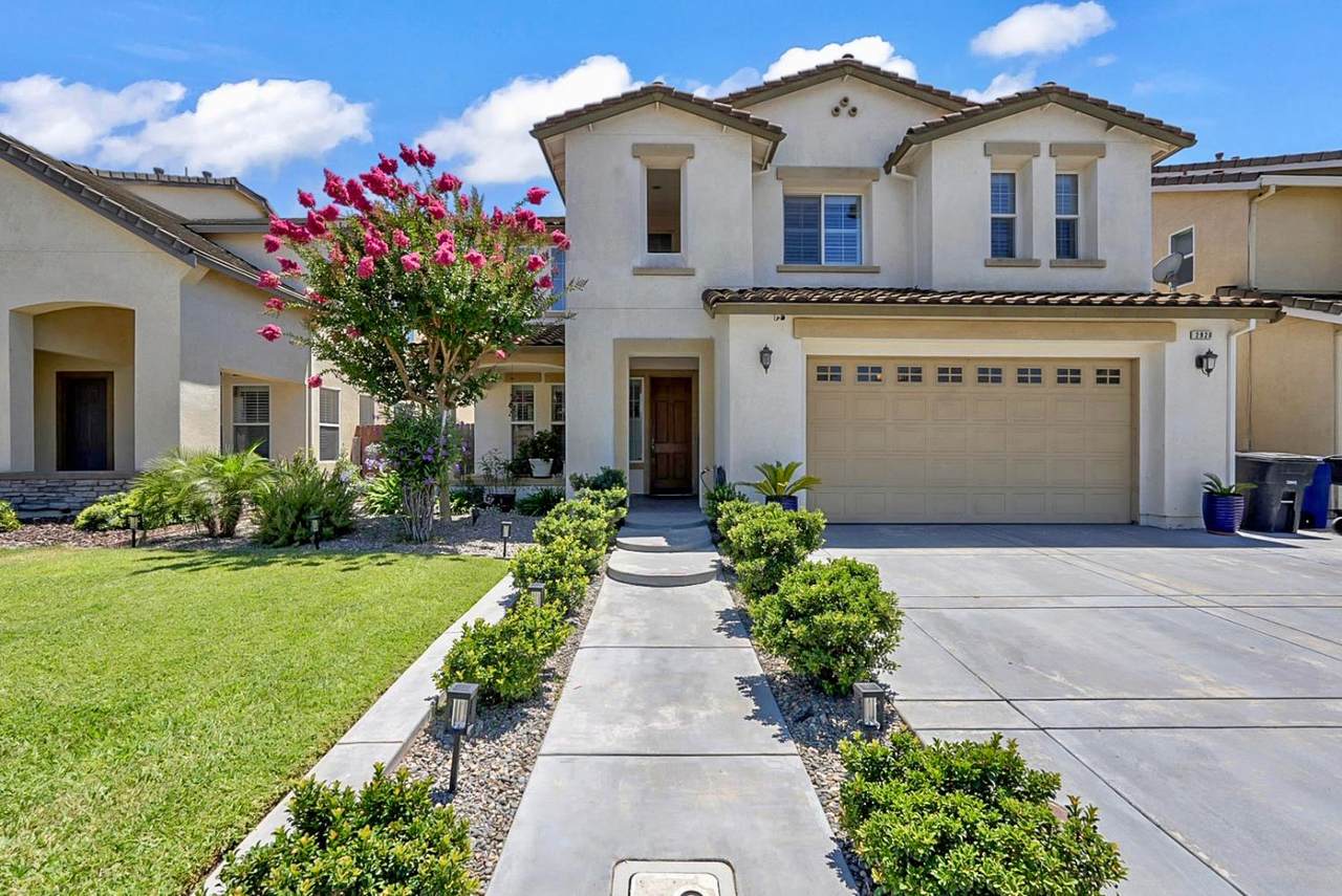 2920 Essie Way - Photo 1