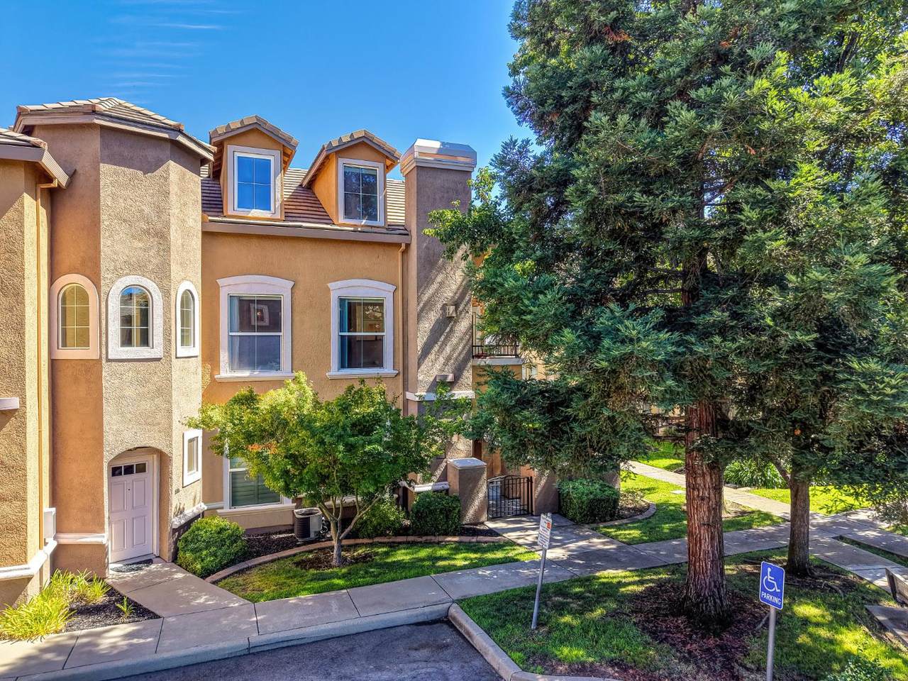 https://bt-photos.global.ssl.fastly.net/sacramento/1280_boomver_1_561195090-2.jpg