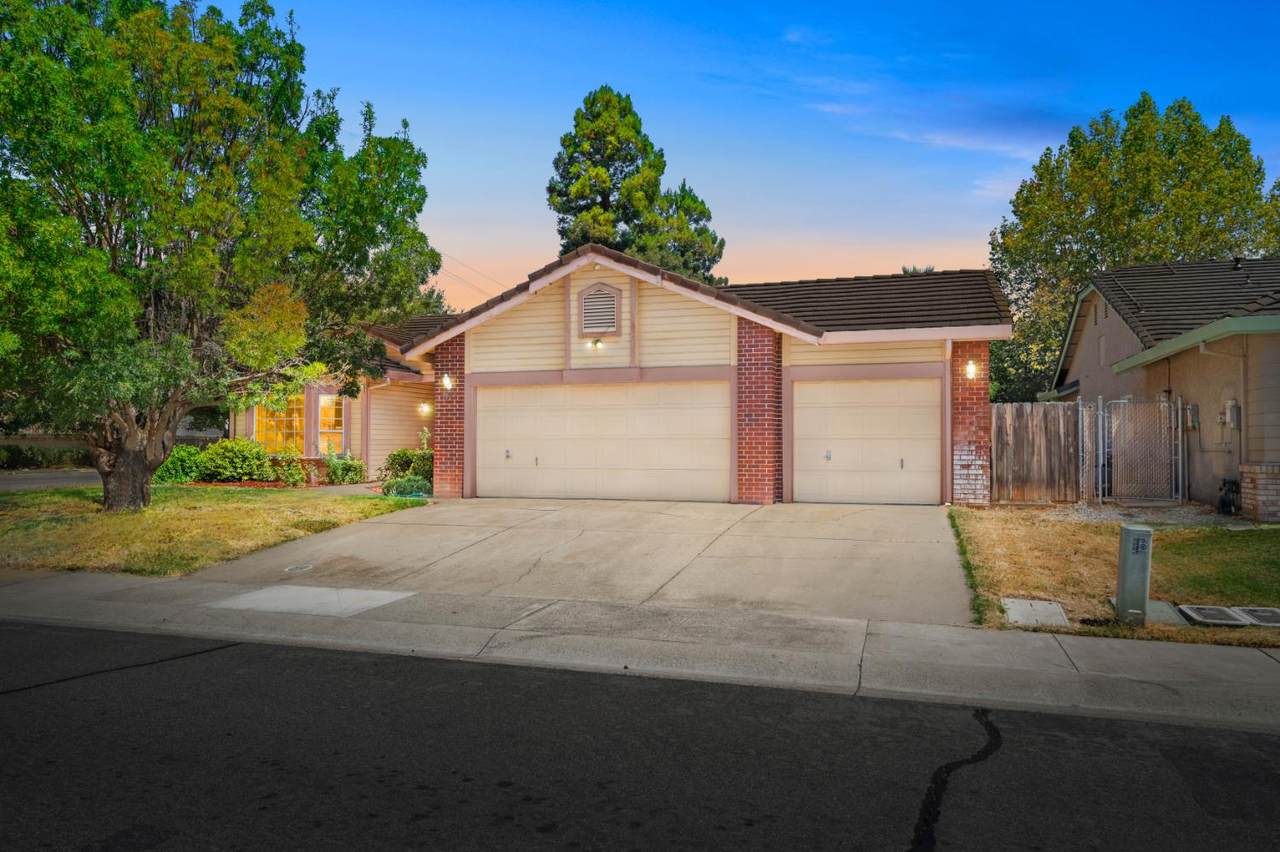 1024 Yolanda Drive - Photo 1