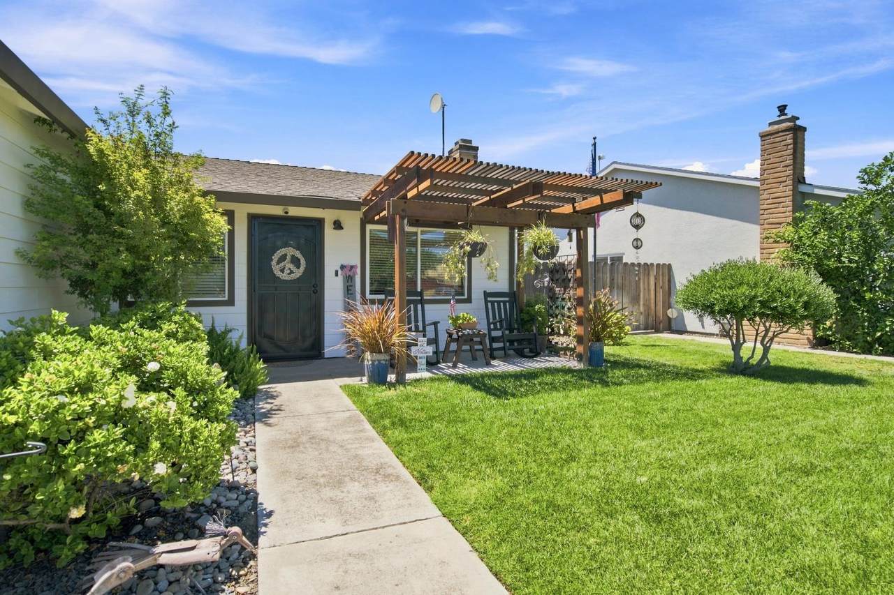 1462 4th Street - Photo 1