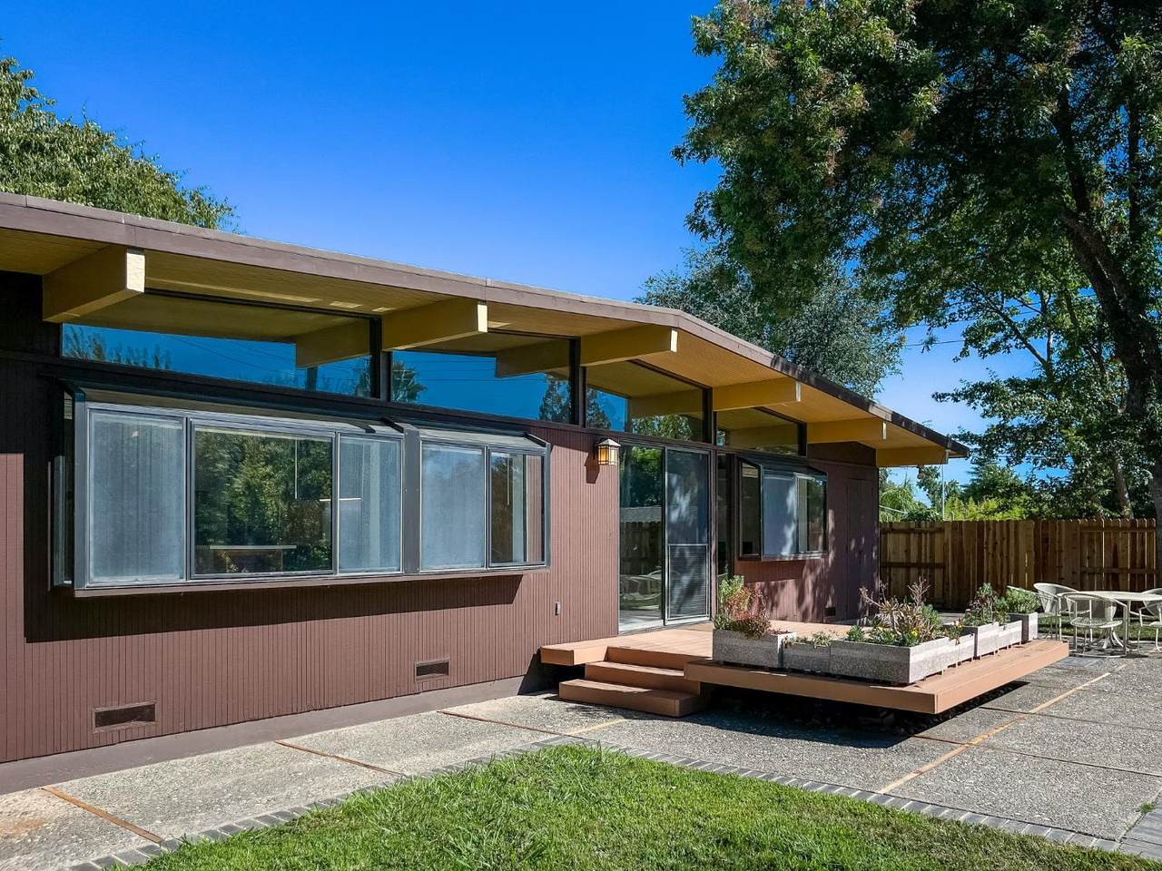 https://bt-photos.global.ssl.fastly.net/sacramento/1280_boomver_1_561201187-2.jpg