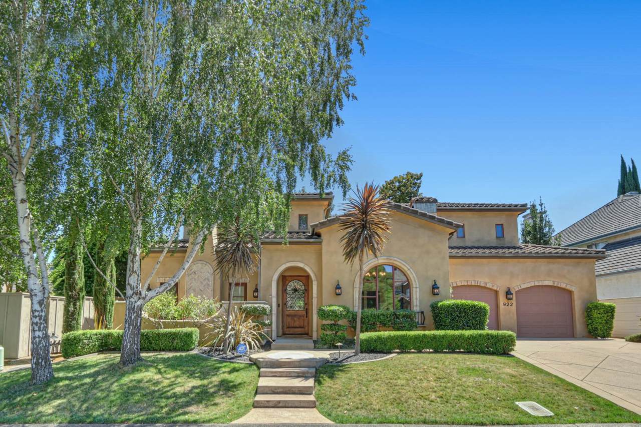 922 Shore Breeze Drive - Photo 1