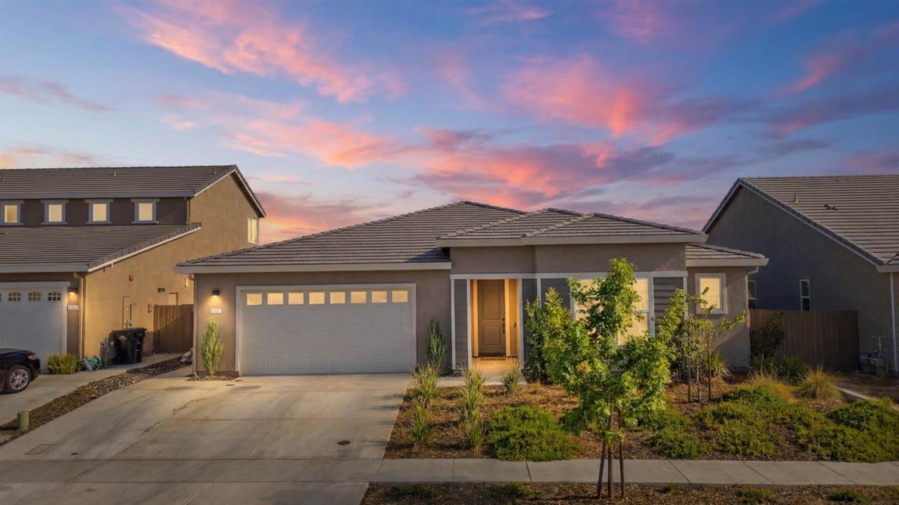 792 Cross Creek - Photo 1