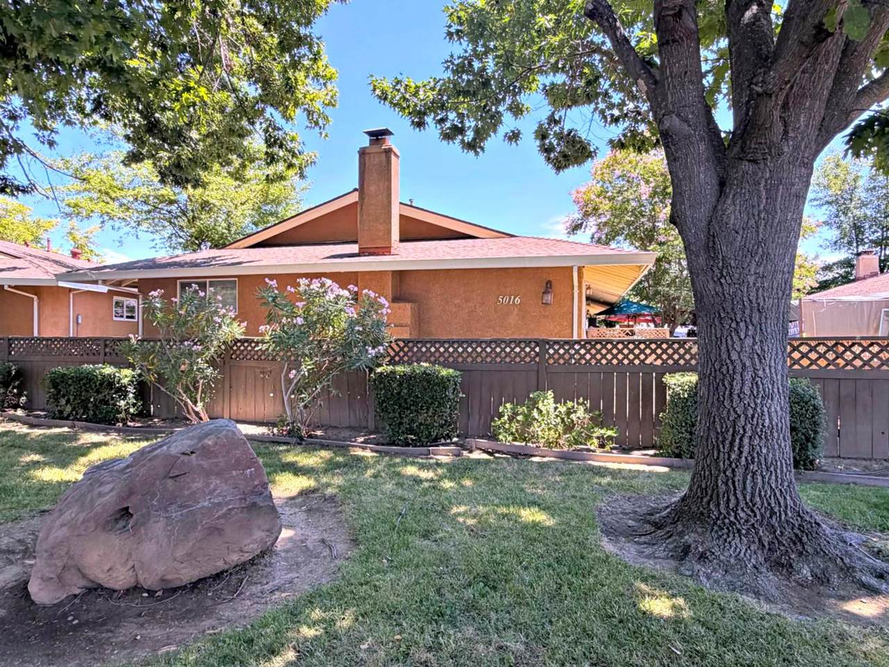 5016 Bremner Way - Photo 1