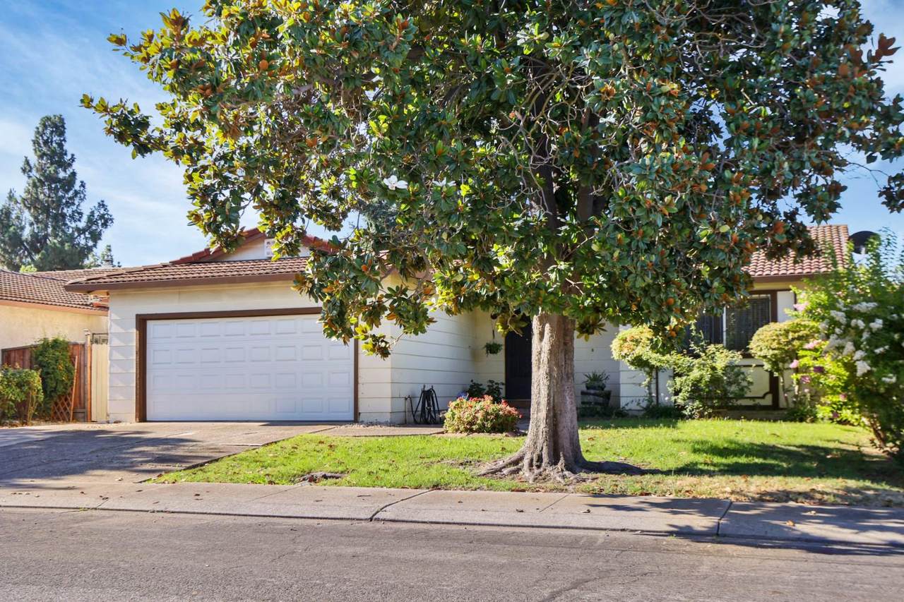 1106 Autumn Court - Photo 1