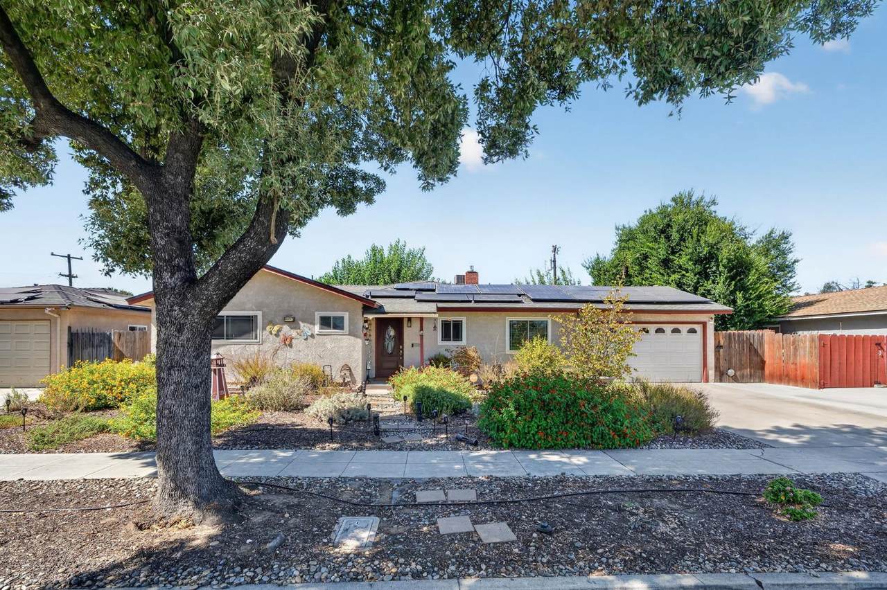 4553 Redlands Avenue - Photo 1