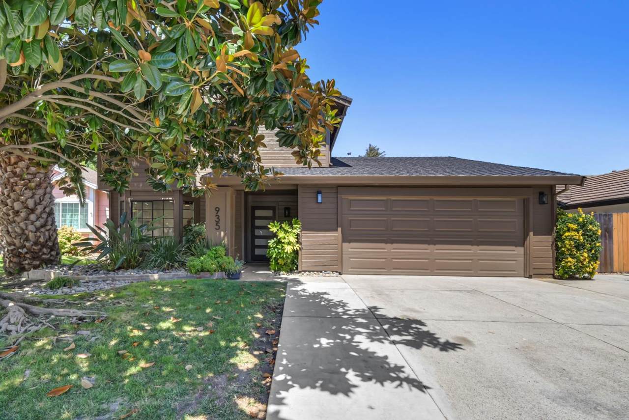 935 Sunwood Way - Photo 1