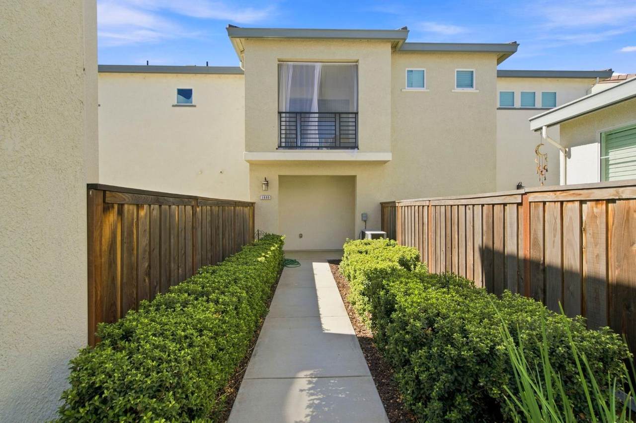 1605 Offshore Way - Photo 1